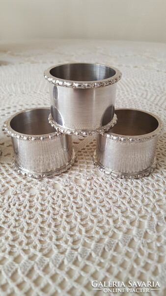 Beautiful, silver-plated napkin ring with a string of pearls, 6 pcs.