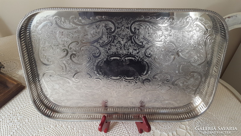 Beautiful, openwork edge, chiseled Arthur Price silver-plated square tray