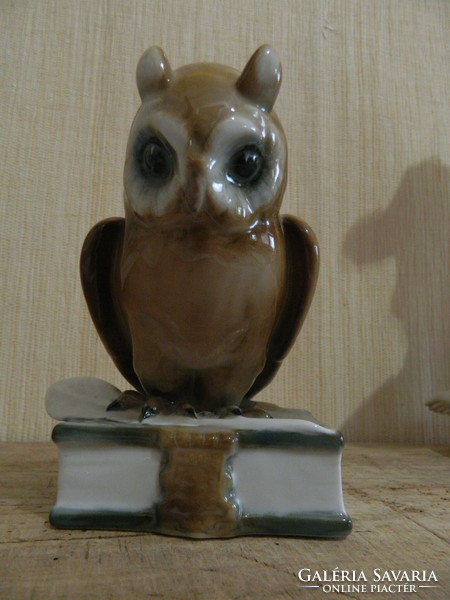 Zsolnay bookish owl