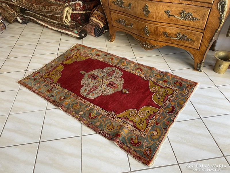 Antique Anatolian carpet 93x148