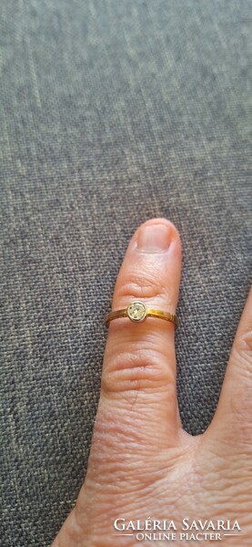 Gold ring with diamonds