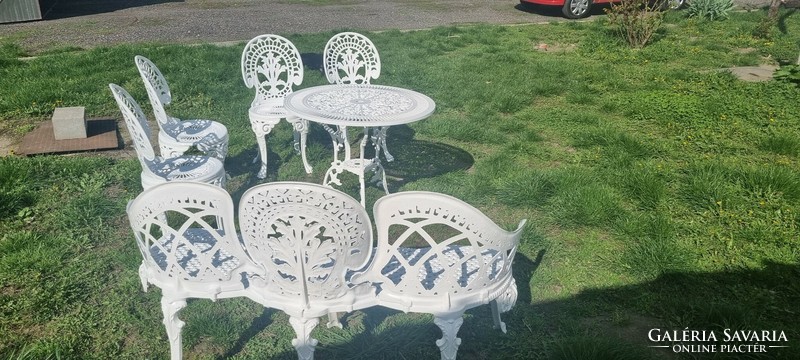 Beautiful cast aluminum garden set