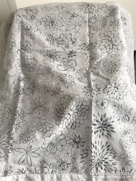 A pair of openwork floral pattern curtains, size 240 x 145 cm
