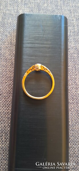 Arany gyűrű gyémánttal