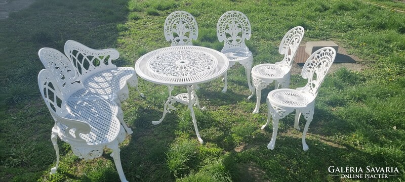 Beautiful cast aluminum garden set