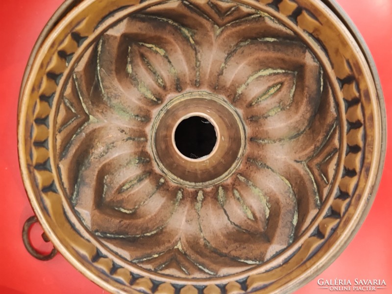 Antique copper kuglóf baking dish with spout
