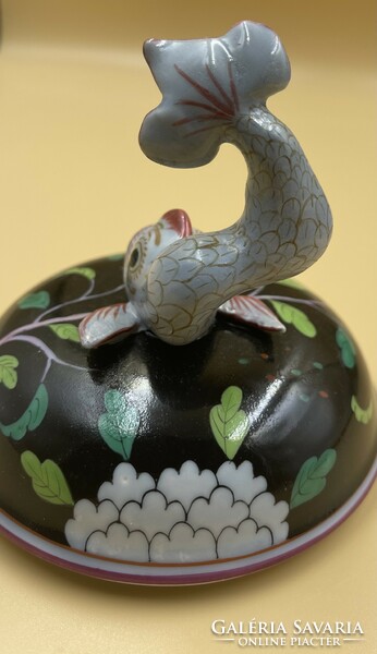 Giant bonbonier with macao pattern from Old Herend, marked 1945