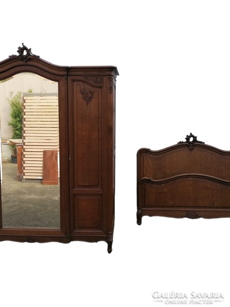 Baroque wardrobe with antique mirror
