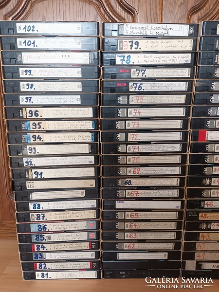 110 db régi VHS gyűjtemény, kazetta egyben