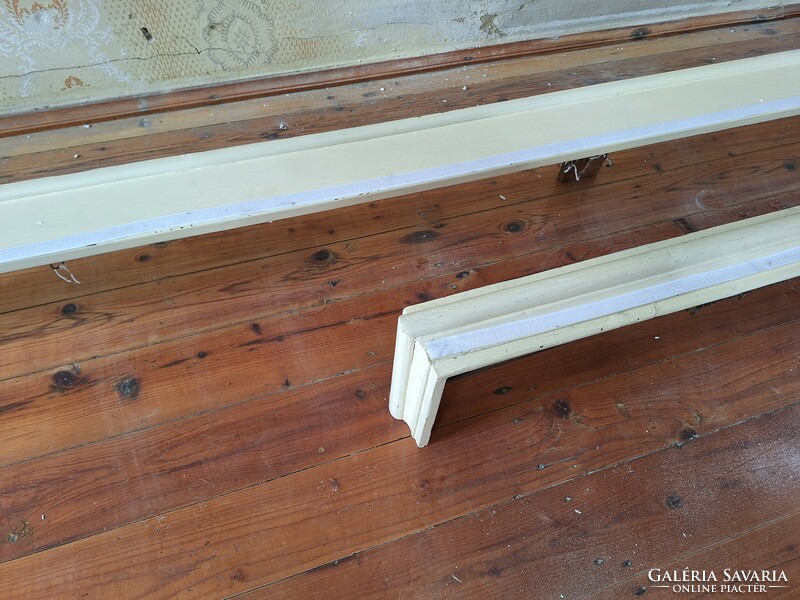 Antique cornice