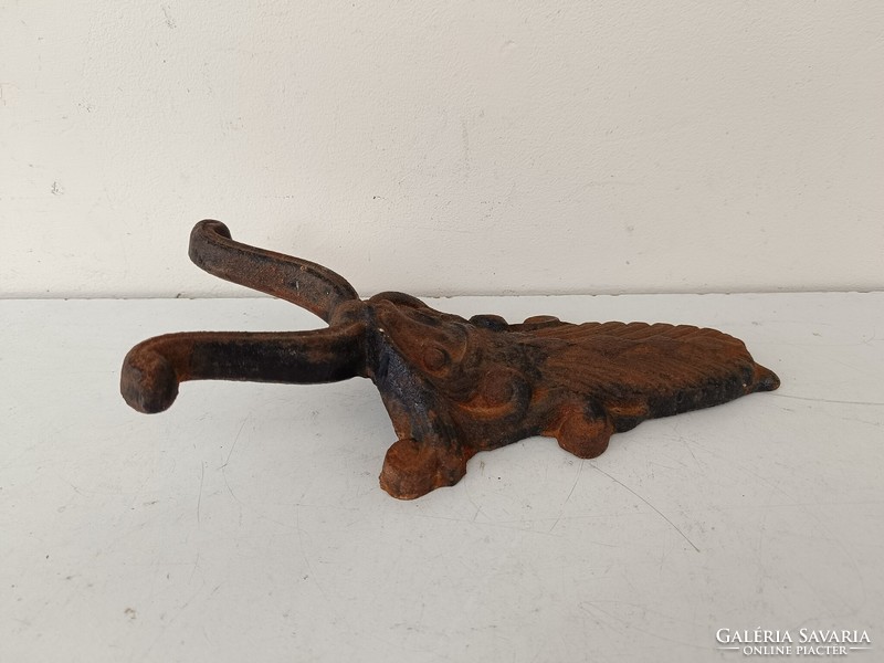 Antique iron beetle-shaped boot puller boot puller cast iron rusty 924 8619