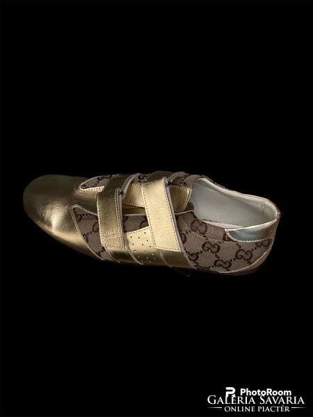 Gold Gucci shoes size 42