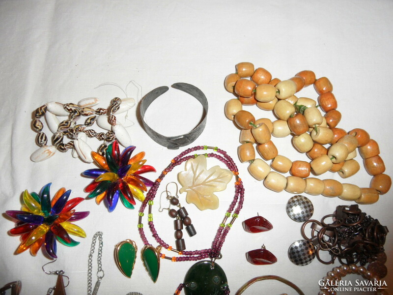 Older jewelry package (24 pcs)