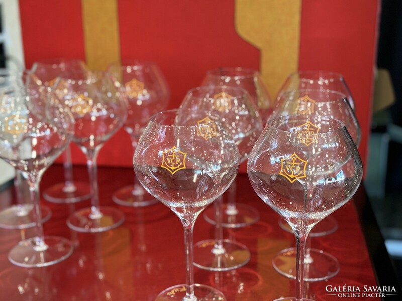 12 Veuve clicquot rich acrylic champagne glasses (12 pcs) rich champagne glasses decorated with clicquot logo