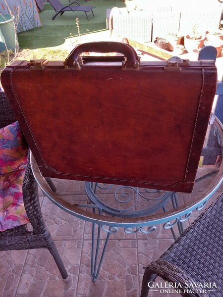 Premium leather diplomat bag.