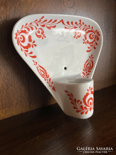 Kőbánya porcelain wall lamp with socket.