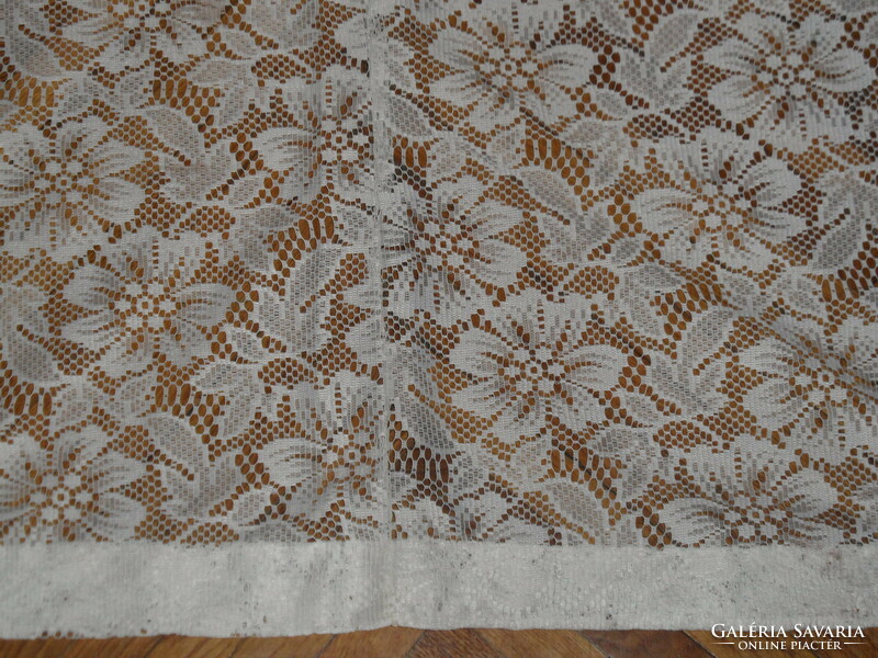 Machine lace translucent curtain (270 x 145 cm)