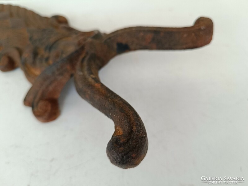 Antique iron beetle-shaped boot puller boot puller cast iron rusty 924 8619