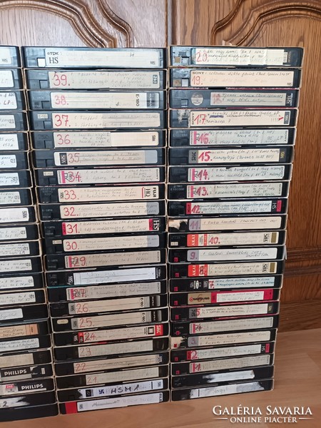 110 db régi VHS gyűjtemény, kazetta egyben