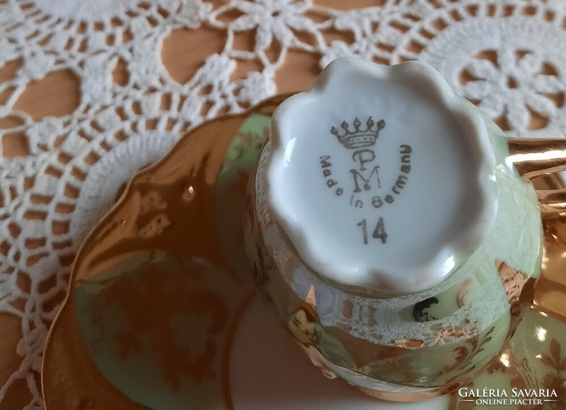 PM német porcelán kávéscsésze-aljával, dús aranyozással - új