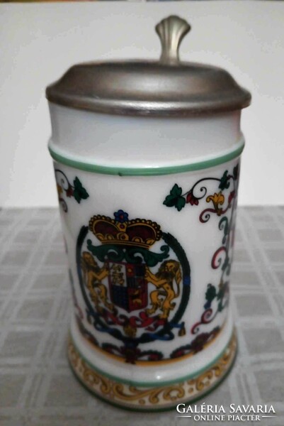 I am selling a tin jar with a lid