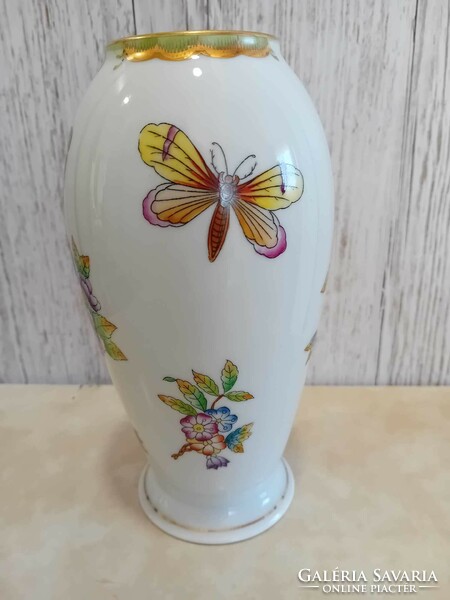 Herend porcelain vase with Victoria pattern