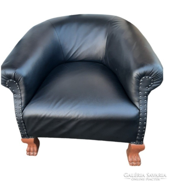 Very nice and comfortable refurbished leather armchair with lion legs