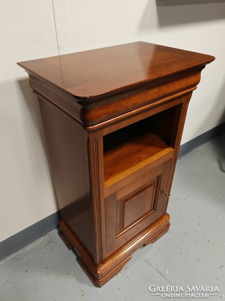 Single-door, solid wood English-style dresser / bedside table in antique cognac color, beautiful, in perfect condition.