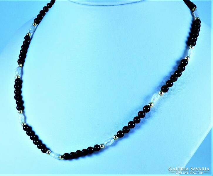 Beautiful 14k gold necklace with genuine pearls and black onyx gemstones!!!