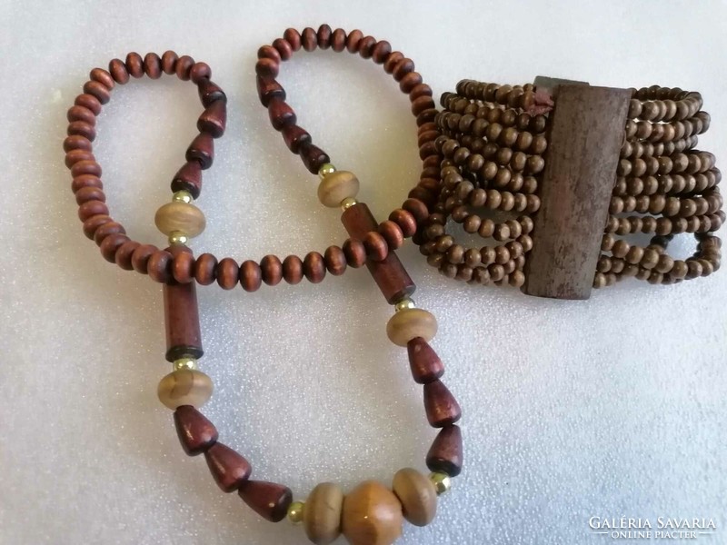 Natural material modern necklace with bracelet
