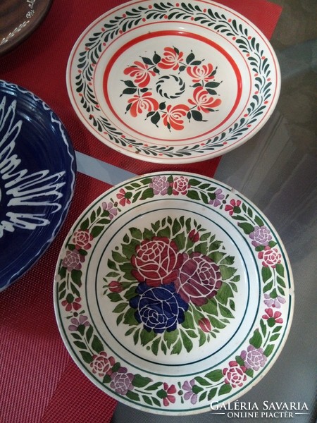 Ceramic and porcelain wall plates