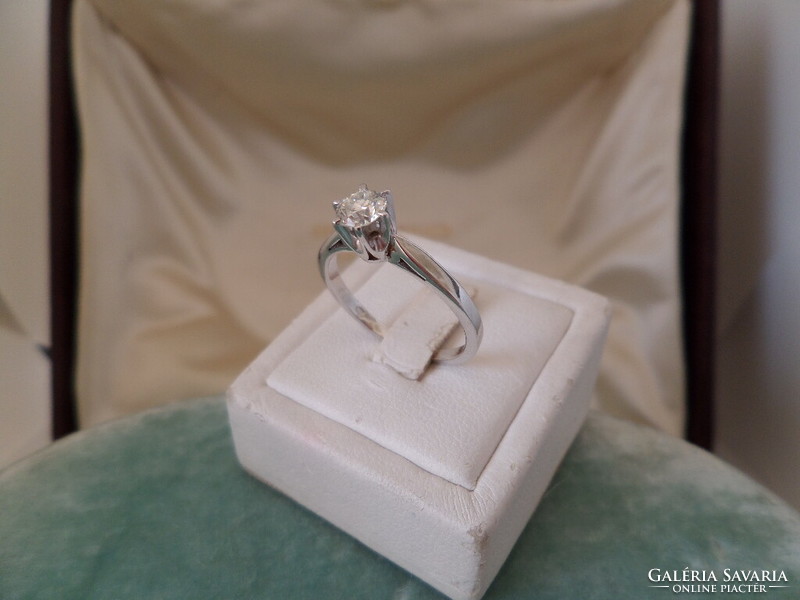 Brilles white gold solitaire ring