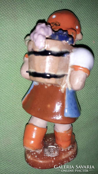 Antik SZÉCSI JOLÁN RITKA mázas kerámia figura Szüretelő lányputtonnyal 11 cm a képek szerint