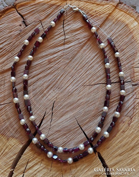 Very nice 2-row garnet necklace with shell pearls