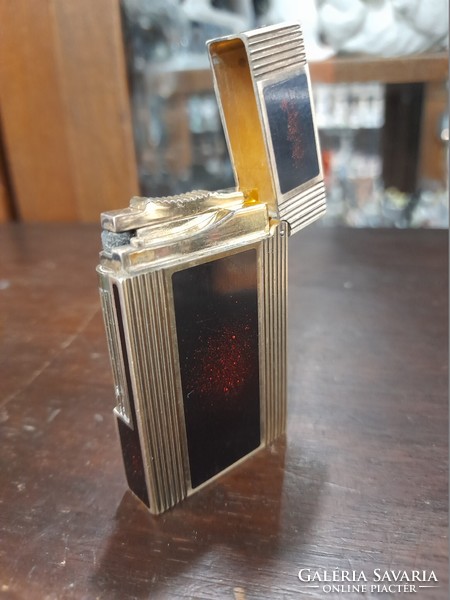 Unique French s.T. Dupont working lighter.