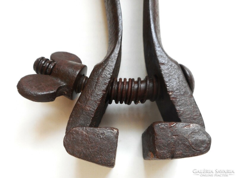 Old wrought iron vise (parallel vise)