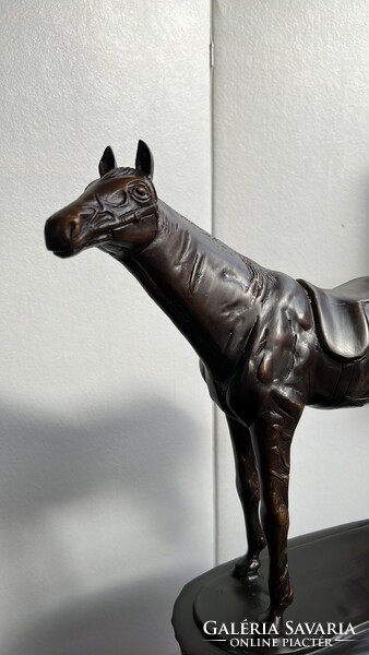 Ló bronz szobor klasszikus bronz emelvényen