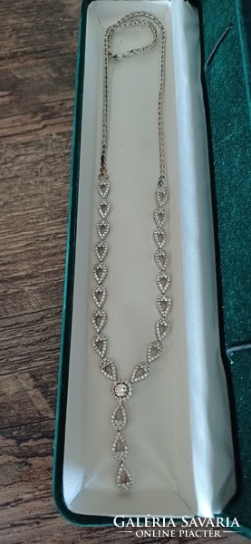 14 Karat 11.21 grams white gold very showy necklaces