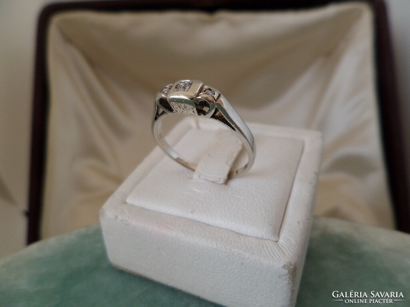 Szép kis régi fehér arany gyűrű brillel és gyémántokkal