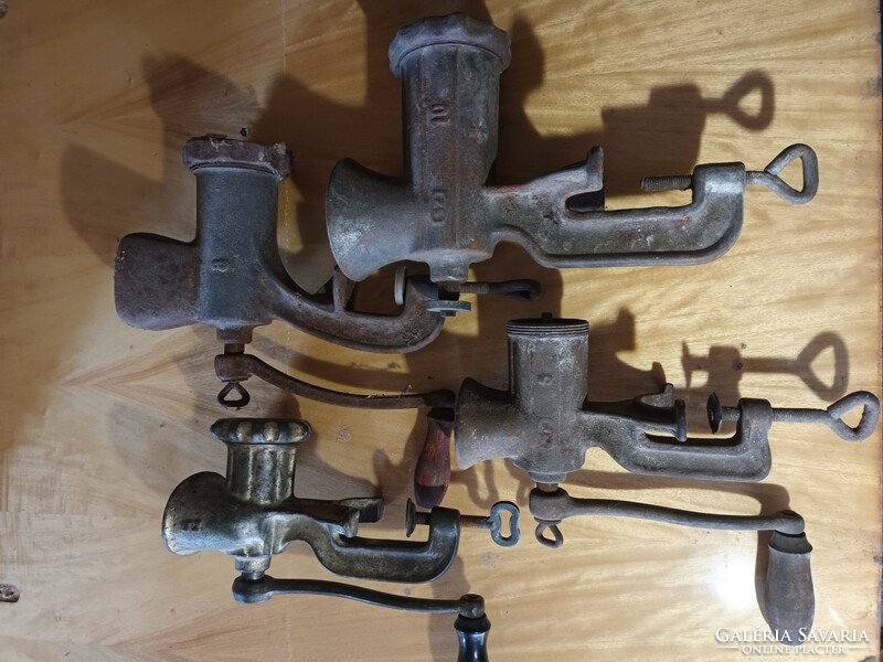 4 old massive meat grinders in one (1 10 size, 1 8 size and two 5 size)