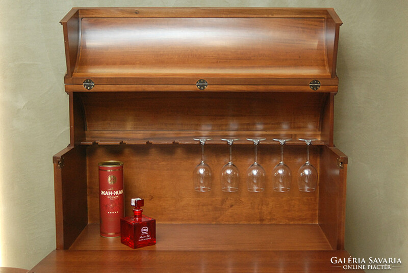 Wine bar cabinet