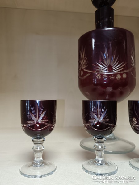 Burgundy crystal with pouring glasses