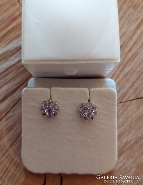 Flower-shaped silver earrings with purple zirconia stones