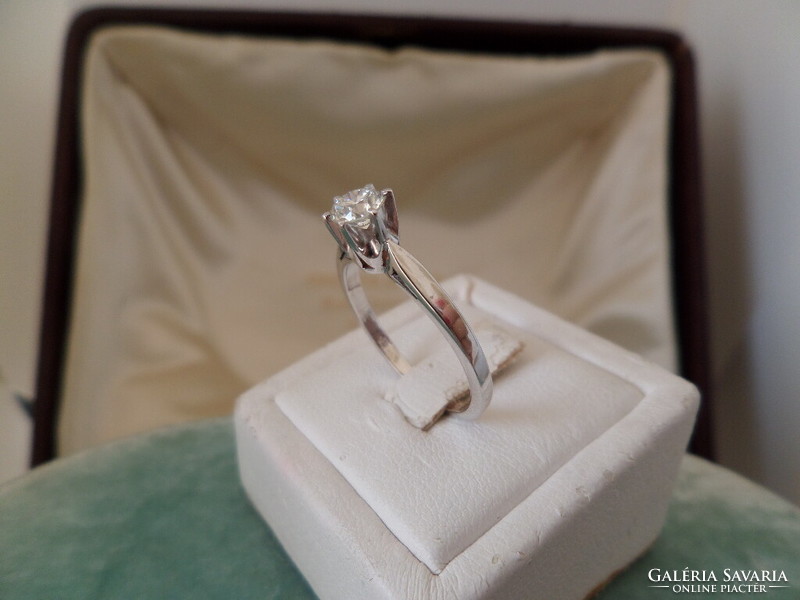 Brilles white gold solitaire ring