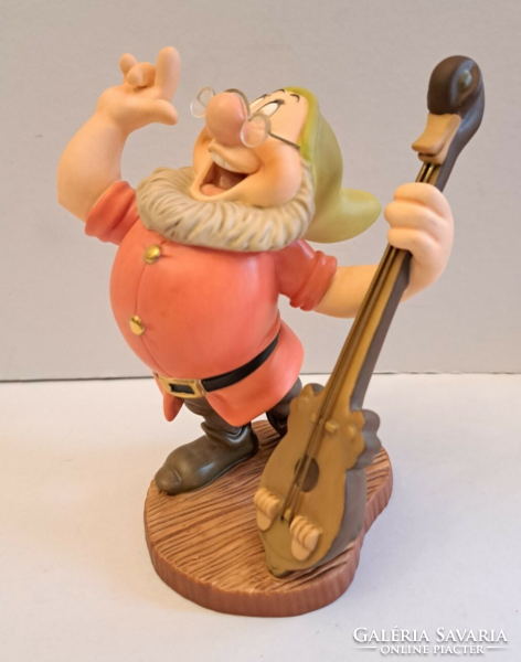 Walt disney classic collection snow white fairy tale, tudor dwarf original porcelain figure