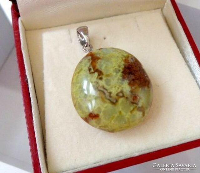 Opal green round pendant