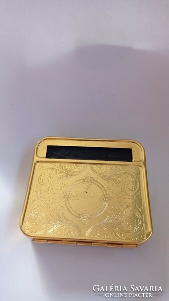 Leaf-decorated gold-colored metal cigarette rolling machine, cigarette holder box