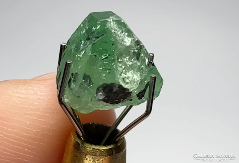 5.5Ct tsavorite crystal (Merelani. Tanzania)