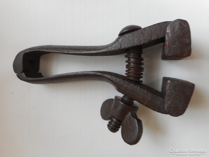 Old wrought iron vise (parallel vise)