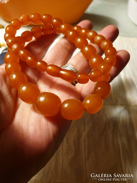 Amber bead string